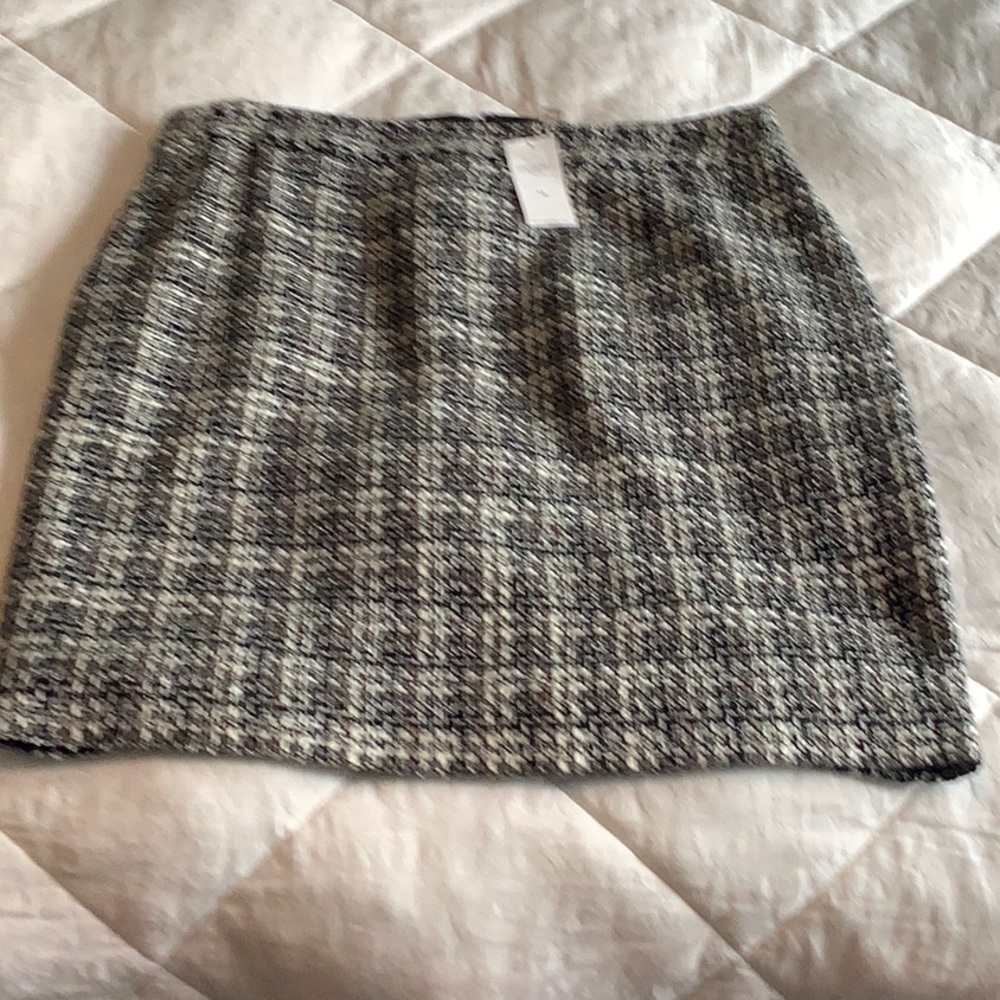 Banana Republic tweed skirt.  Blk & white. NWT